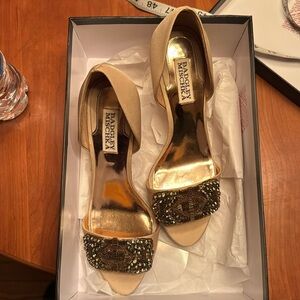Badgley Mischka wedding shoes Aaliyah beige beaded leather sole size 7.5